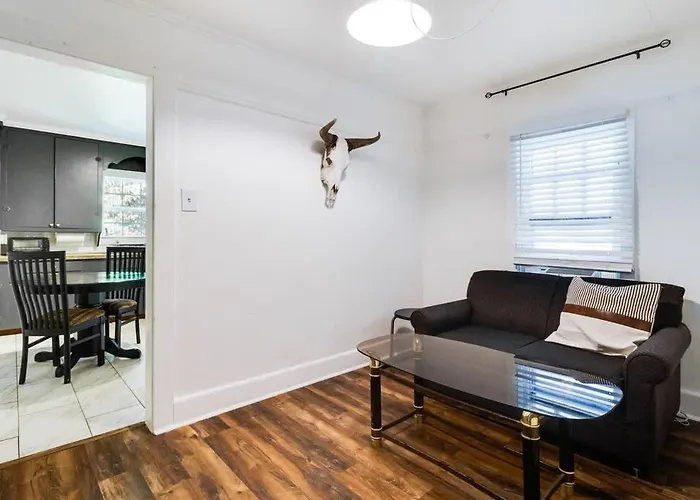 At Your Doorstep, Private Rm Appartement *